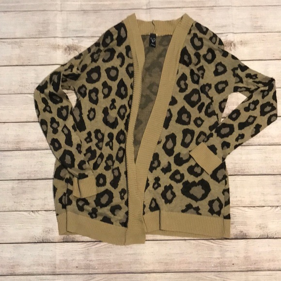 Sweaters - Leopard cardigan